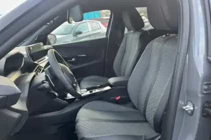 Photo 9 Peugeot 2008  Hybrid 145 e-DCS6