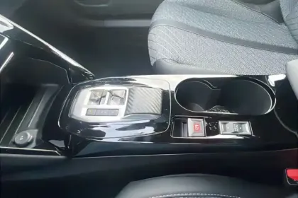 Photo 17 Peugeot 2008  Hybrid 145 e-DCS6