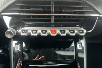 Photo 18 Peugeot 208  Hybrid 110 e-DCS6