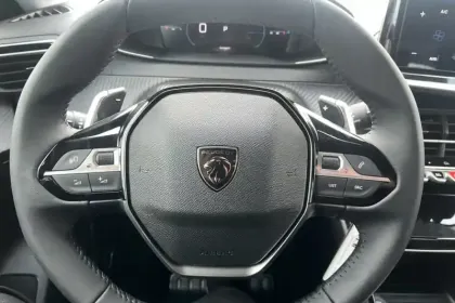 Photo 16 Peugeot 208  Hybrid 110 e-DCS6