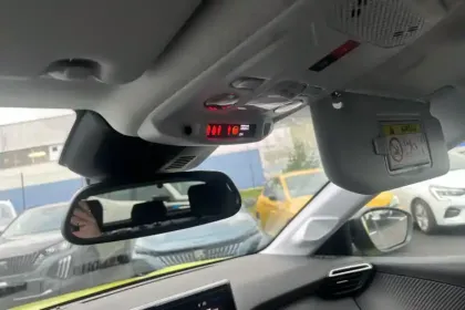 Photo 24 Peugeot 208  Hybrid 110 e-DCS6