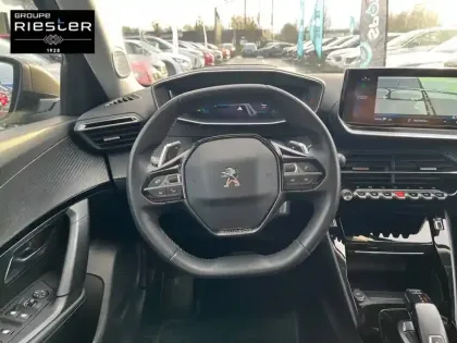 Photo 8 Peugeot 2008  PureTech 130 S&S EAT8