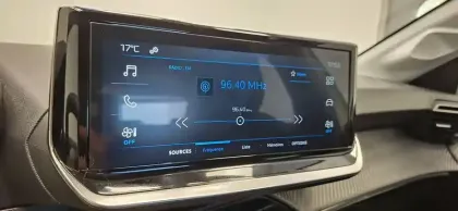 Photo 16 Peugeot 208  PureTech 75 S&S BVM5