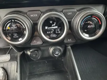 Photo 21 Suzuki Swift  1.2 Dualjet Hybrid Auto (CVT)