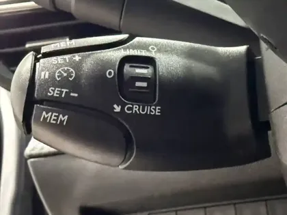 Photo 31 Peugeot 2008  100 S&S BVM6