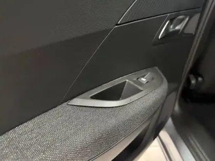 Photo 57 Peugeot 2008  100 S&S BVM6