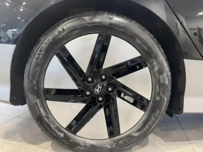 Photo 9 Hyundai Ioniq 6  77 kWh 229 ch