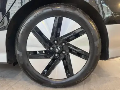 Photo 10 Hyundai Ioniq 6  77 kWh 229 ch