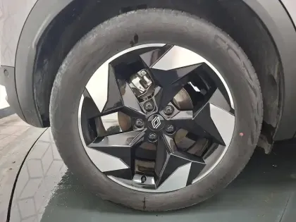 Photo 13 Renault Captur  E-Tech full hybrid 145 ch