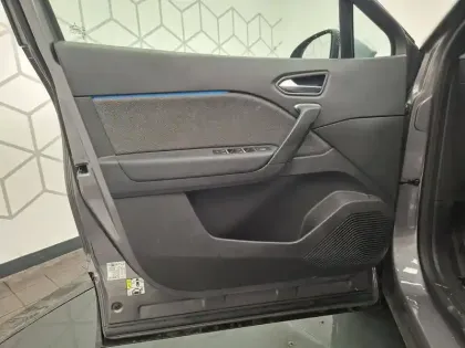 Photo 23 Renault Captur  E-Tech full hybrid 145 ch