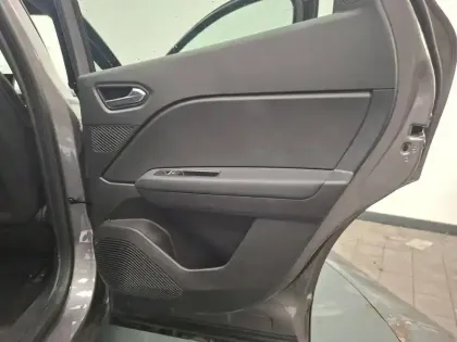 Photo 20 Renault Captur  E-Tech full hybrid 145 ch