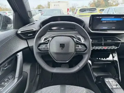 Photo 8 Peugeot 2008  Hybrid 145 e-DCS6