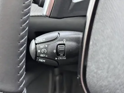 Photo 18 Peugeot 2008  Hybrid 145 e-DCS6