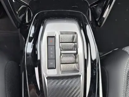 Photo 13 Peugeot 2008  Hybrid 145 e-DCS6