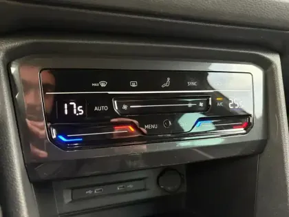 Photo 12 Volkswagen Tiguan  2.0 TDI 150ch DSG7