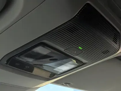 Photo 46 Volkswagen Crafter  VAN 35 L3H3 2.0 TDI 140 CH