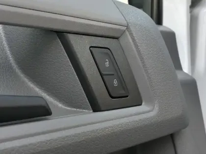 Photo 27 Volkswagen Crafter  VAN 35 L3H3 2.0 TDI 140 CH