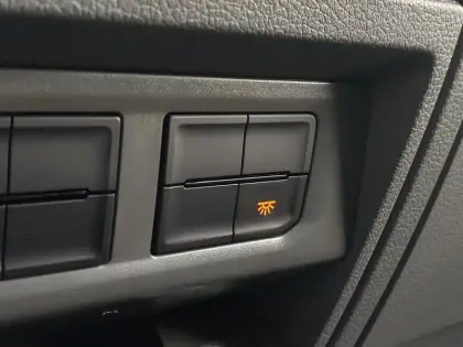 Photo 49 Volkswagen Crafter  VAN 35 L3H3 2.0 TDI 140 CH