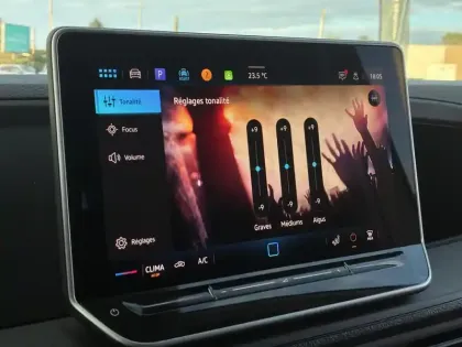 Photo 41 Volkswagen Crafter  VAN 35 L3H3 2.0 TDI 140 CH