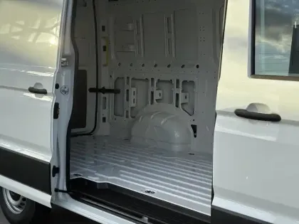 Photo 18 Volkswagen Crafter  VAN 35 L3H3 2.0 TDI 140 CH