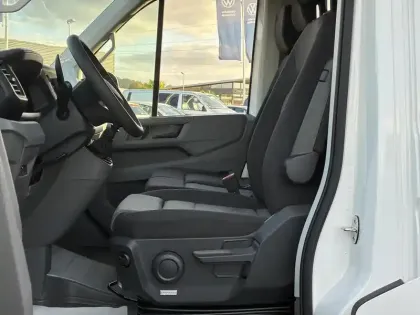 Photo 29 Volkswagen Crafter  VAN 35 L3H3 2.0 TDI 140 CH