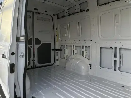 Photo 20 Volkswagen Crafter  VAN 35 L3H3 2.0 TDI 140 CH