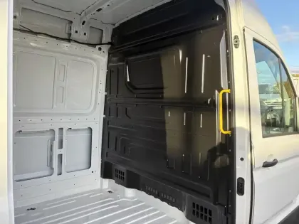 Photo 21 Volkswagen Crafter  VAN 35 L3H3 2.0 TDI 140 CH