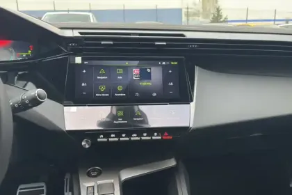 Photo 15 Peugeot 308  Hybrid 145 e-DCS6