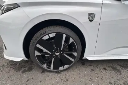 Photo 11 Peugeot 308  Hybrid 145 e-DCS6