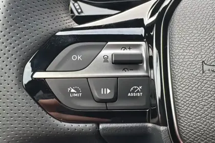 Photo 17 Peugeot 308  Hybrid 145 e-DCS6