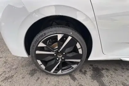 Photo 13 Peugeot 308  Hybrid 145 e-DCS6