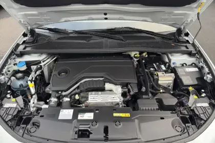 Photo 14 Peugeot 308  Hybrid 145 e-DCS6