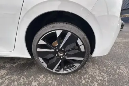 Photo 10 Peugeot 308  Hybrid 145 e-DCS6