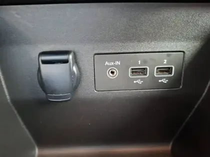 Photo 31 Renault Clio  SOCIETE BLUE DCI 85