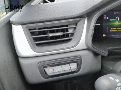 Photo 12 Renault Captur  E-Tech full hybrid 145 ch