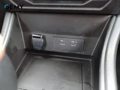 Photo 19 Renault Captur  E-Tech full hybrid 145 ch