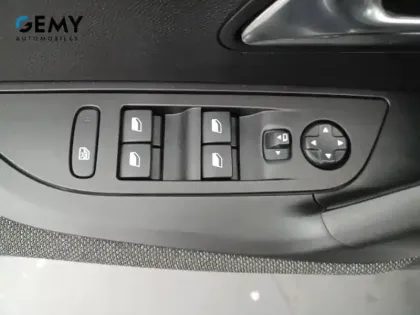 Photo 31 Peugeot 2008  PureTech 130 S&S EAT8