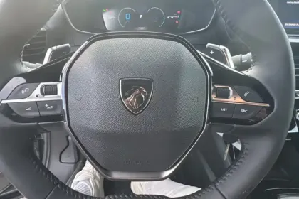 Photo 14 Peugeot 2008  Hybrid 145 e-DCS6