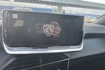 Photo 12 Peugeot 2008  Hybrid 145 e-DCS6