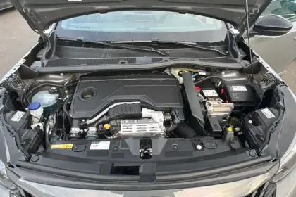 Photo 11 Peugeot 2008  Hybrid 145 e-DCS6