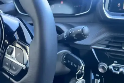 Photo 23 Peugeot 208  Hybrid 110 e-DCS6