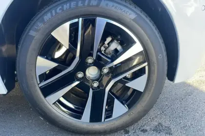 Photo 11 Peugeot 208  Hybrid 110 e-DCS6