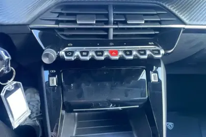 Photo 16 Peugeot 208  Hybrid 110 e-DCS6