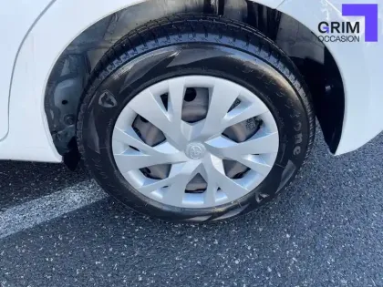 Photo 13 Toyota Yaris  110 VVT-i CVT