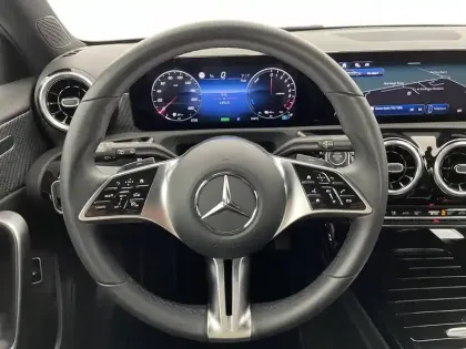 Photo 22 Mercedes Classe A  250 e 8G-DCT