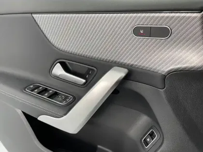 Photo 24 Mercedes Classe A  250 e 8G-DCT