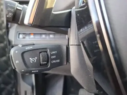 Photo 18 Peugeot 3008  Hybrid 225 e-EAT8