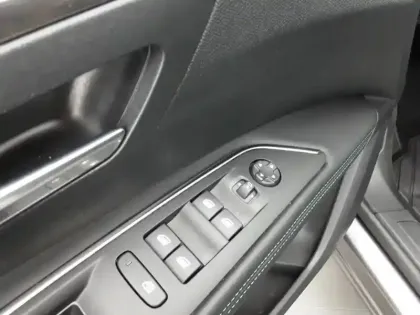 Photo 47 Peugeot 3008  Hybrid 225 e-EAT8