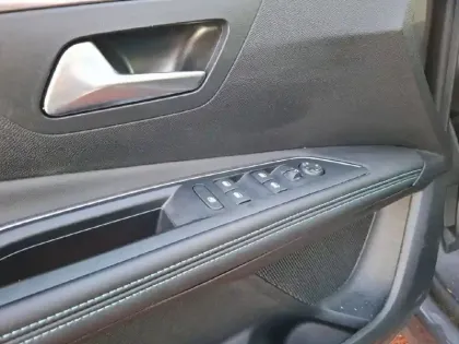 Photo 14 Peugeot 3008  Hybrid 225 e-EAT8