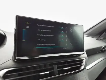 Photo 51 Peugeot 3008  Hybrid 225 e-EAT8